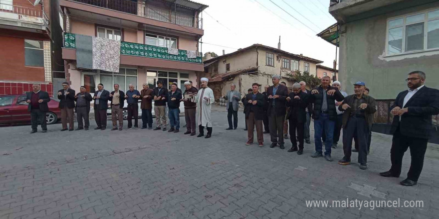 Gediz Altınkent köyünde sabah namazı buluşması ve yağmur duası programı