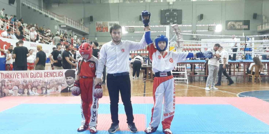 Gediz kickboks takımı Denizli’de yapılan turnuvadan madalyalarla döndü