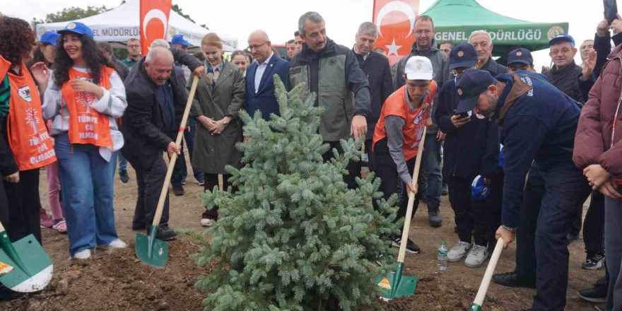 'Geleceğe Nefes Cumhuriyete Nefes' sloganıyla 100. Yıl Cumhuriyet Ormanı oluşturuldu