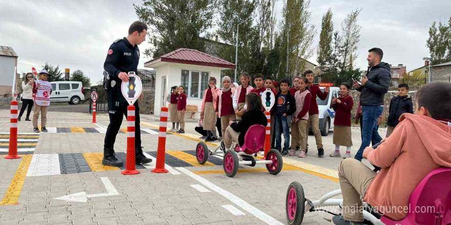 Geleceğin sürücülerine trafik bilinci aşılanıyor