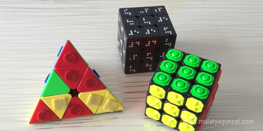 Geliştirdiği rubik küplerle engelli çocukların sosyal hayata katılımına destek sağlıyor