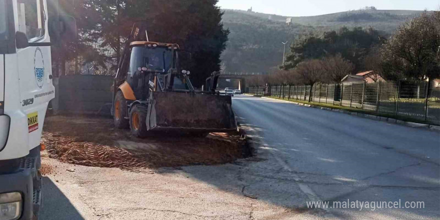 Gemlik Belediyesi’nden asfalt ve kaldırım atağı