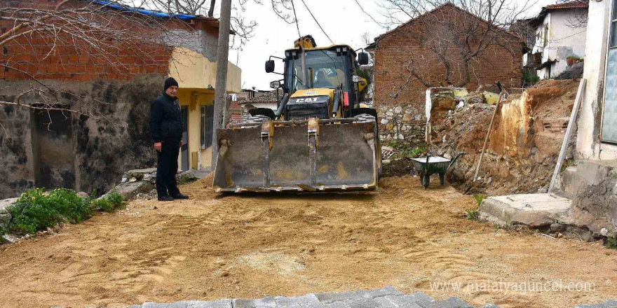 Gemlik’in yolları ve meydanları yenileniyor