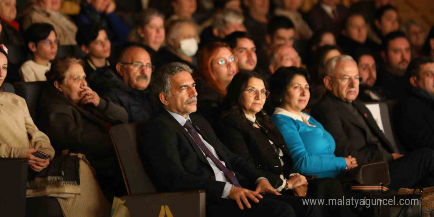 Gemlik’te 5. Özgür Aksoy Tiyatro Günleri başladı