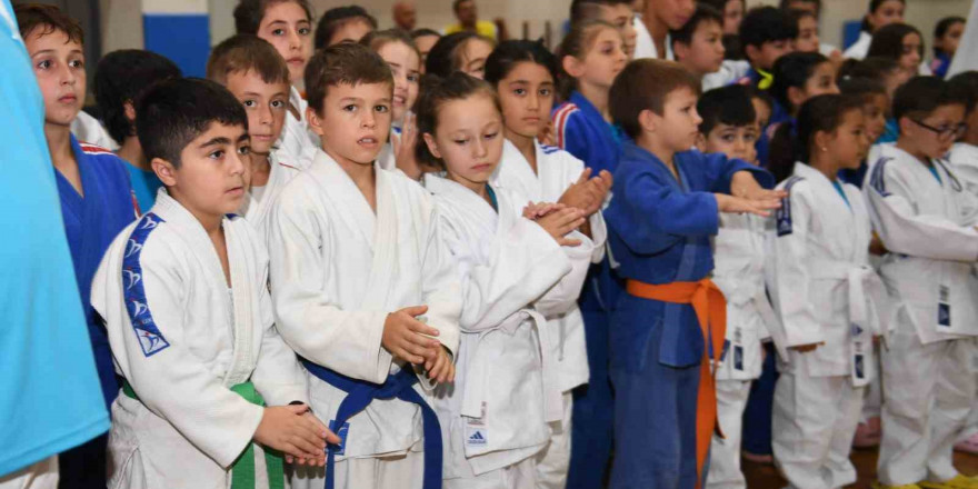 Genç judo ve taekwondocular sertifikalarını aldı