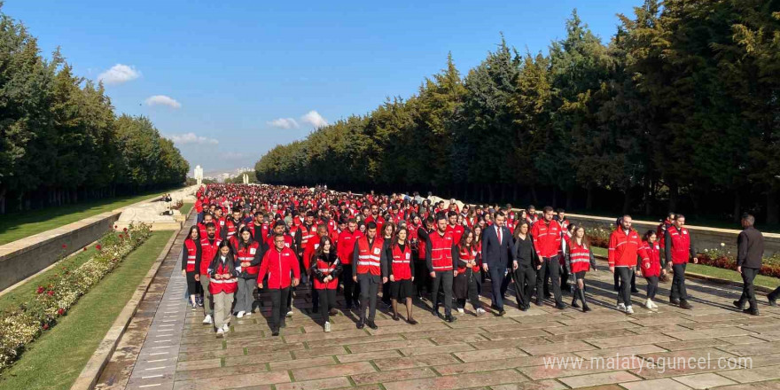 Genç Kızılay Gönüllüleri’nden Anıtkabir ziyareti