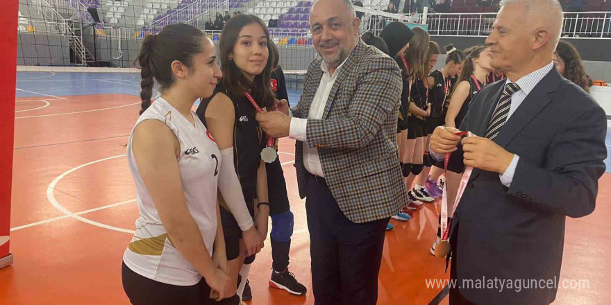 Genç Kızlar Voleybol Müsabakaları tamamlandı