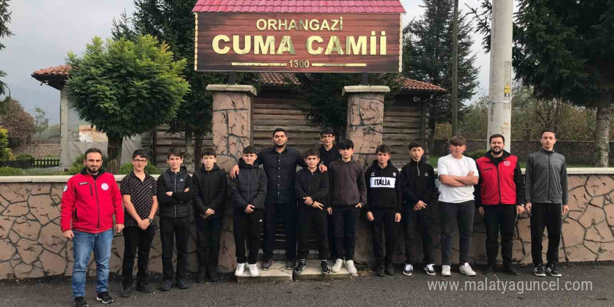 Gençler Düzce’nin tarihi camilerini tanıyor