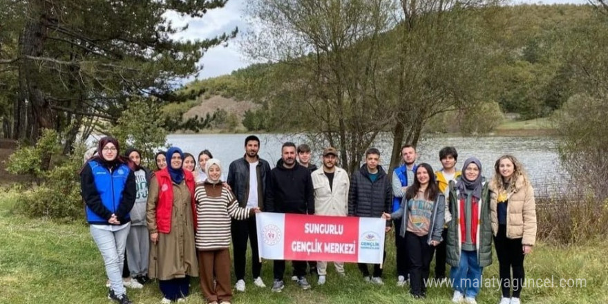 Gençler Hacılarhanı Göleti’nde temizlik yaptılar