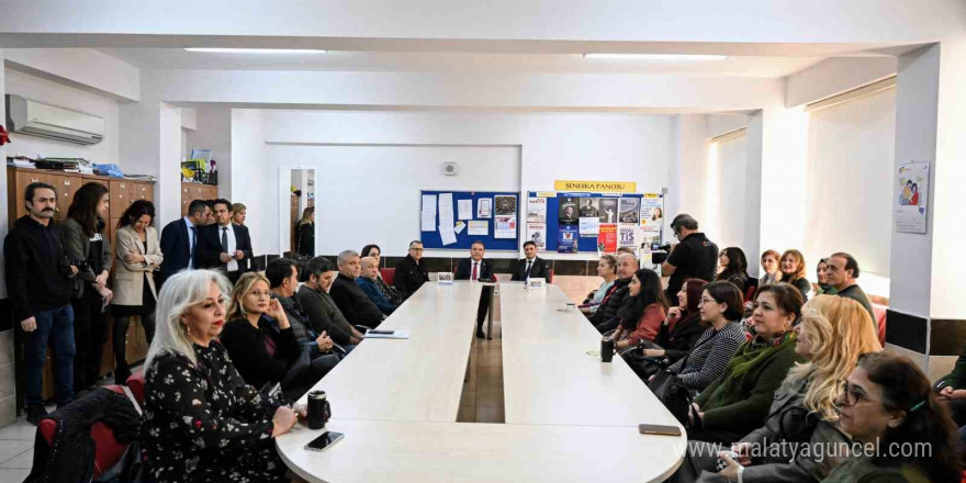 Gençliğinde çift sürdüğü araziyi bağışladı, yapılan okulun sıralarında gençlere öğüt verdi