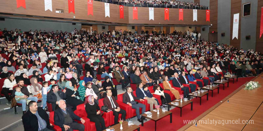 ‘Gençlik Merkezi Türk Müziği Korosu’ndan muhteşem konser