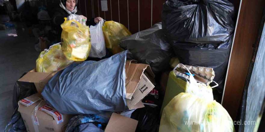 Geri dönüşümde örnek okul: 4 haftada 1 ton atık topladılar