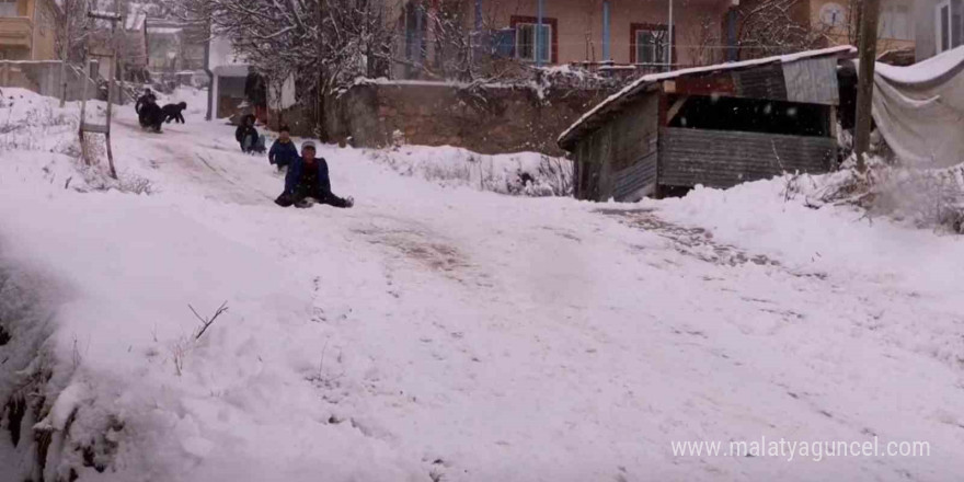 Giresun’da eğitime bir gün ara verilen ilçelerde çocuklar kar tatilinin tadını çıkardı