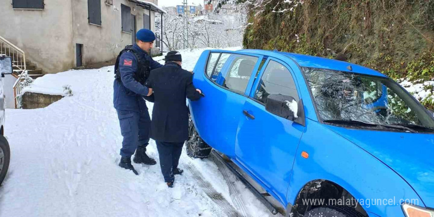 Giresun’da jandarma diyaliz hastasına yardım eli uzattı