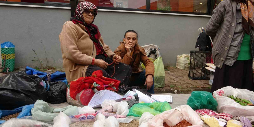 Giresunlu kadınlar yetişdirdikleri ürünleri pazarda satarak aile ekonomilerine katkı sağlıyor