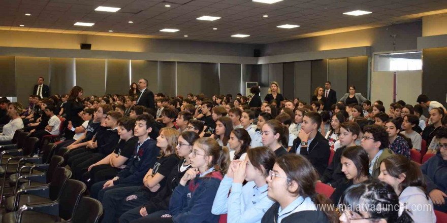 GKV’de teknoloji bağımlılığı, teknolojiyi bilinçli kullanma ve siber suçlar semineri