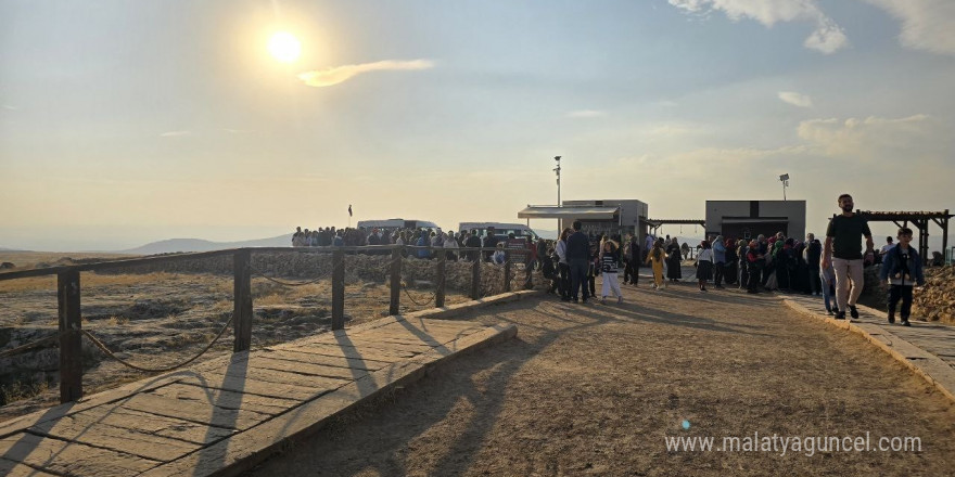 Göbeklitepe, ara tatilde günlük 10 bin ziyaretçi ağırladı