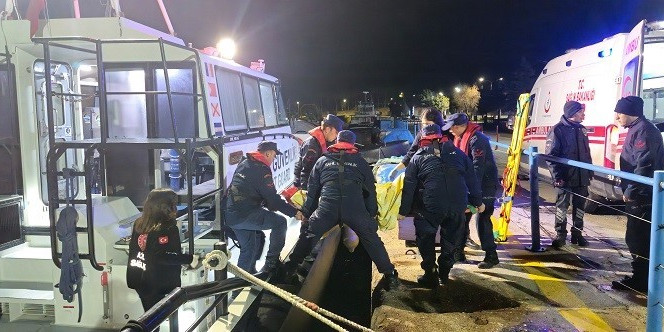 Gökçeada’da rahatsızlanan vatandaşın tıbbi tahliyesi Sahil Güvenlik ekiplerince gerçekleştirildi