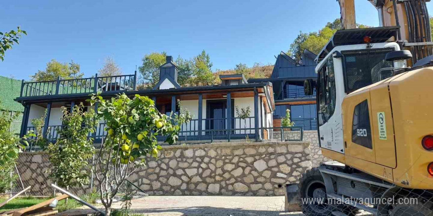 Gökçeören’de kaçak bir villa daha yıkıldı