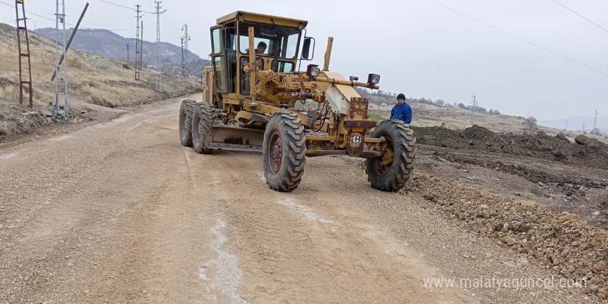 Gölbaşı ilçesinde yollar onarılıyor