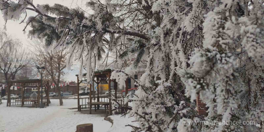 Göle’de hayat dondu, eksi 22 derece