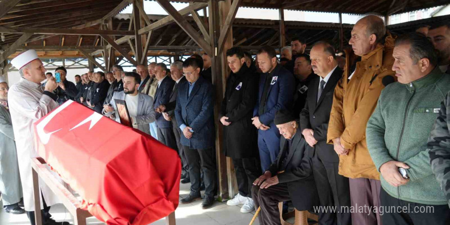 Gölette cansız bedeni bulunan AK Partili eski Belediye Başkanı, toprağa verildi