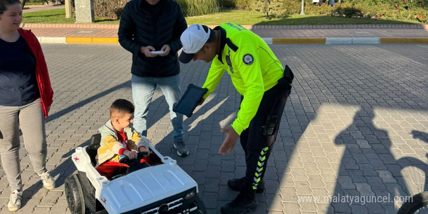 Gönen’de trafik denetimlerinde 48 araç kontrol edildi, 9 araca ceza yazıldı