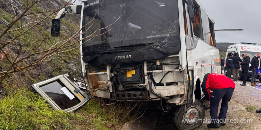 Gönen’deki servis kazasında 17 kişi taburcu oldu