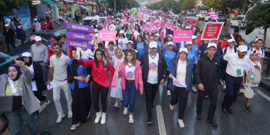 Gönüllü gençler, kansere dikkat çekmek için yürüdü