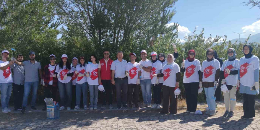 Gönüllüler Kazım Karabekir Stadyumu’nun çehresini değiştirdi