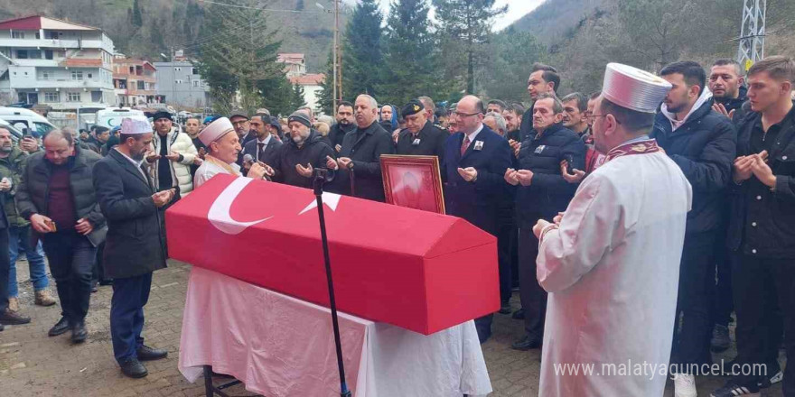 Görevi başında kalp krizi geçiren Uzman çavuş memleketi Giresun’da son yolculuğuna uğurlandı