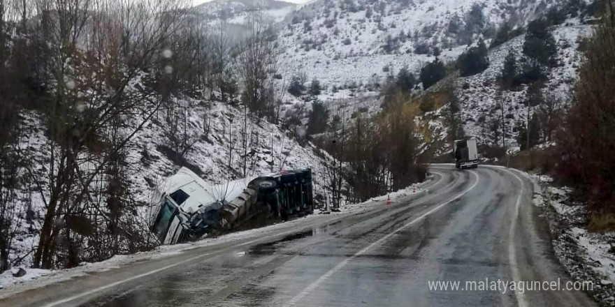 Gümüşhane’de LPG yüklü tankerin tırla çarpıştığı kaza acuz atlatıldı