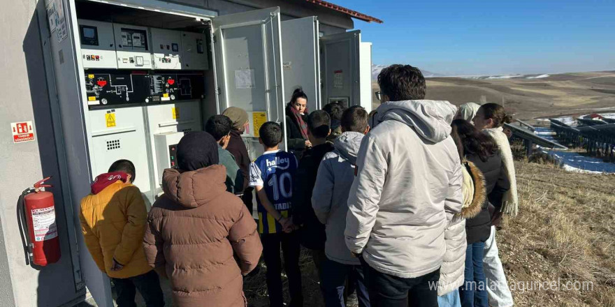 Güneş enerji santralinde fen bilimleri dersi