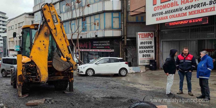 Güngören’de İBB’nin yapamadığı yol 46 günde 3’üncü defa çöktü