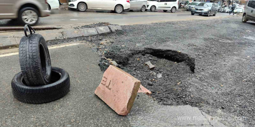 Güngören’de İBB’nin yapamadığı yol 46 günde 3’üncü defa çöktü