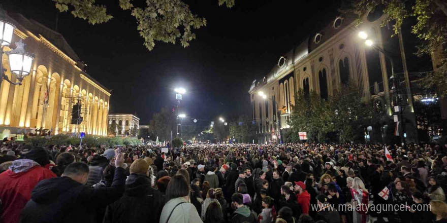 Gürcistan’da muhalefetin öncülüğünde düzenlenen eylemle seçim sonuçları protesto edildi