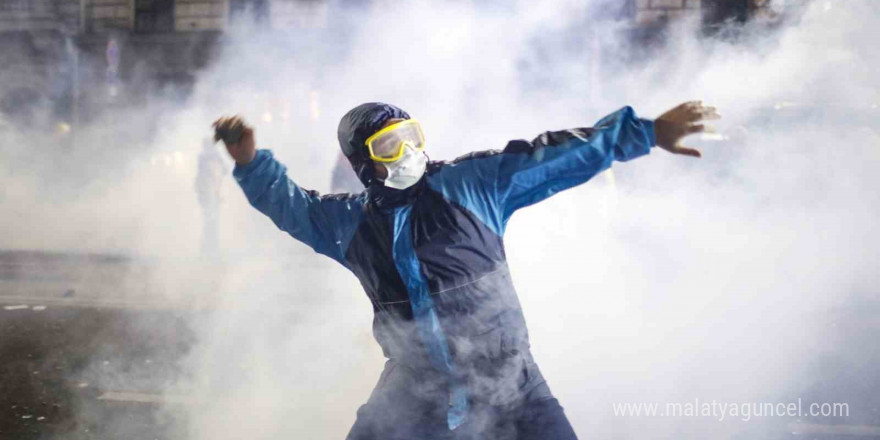 Gürcistan’da protestocularla polis arasında çatışma