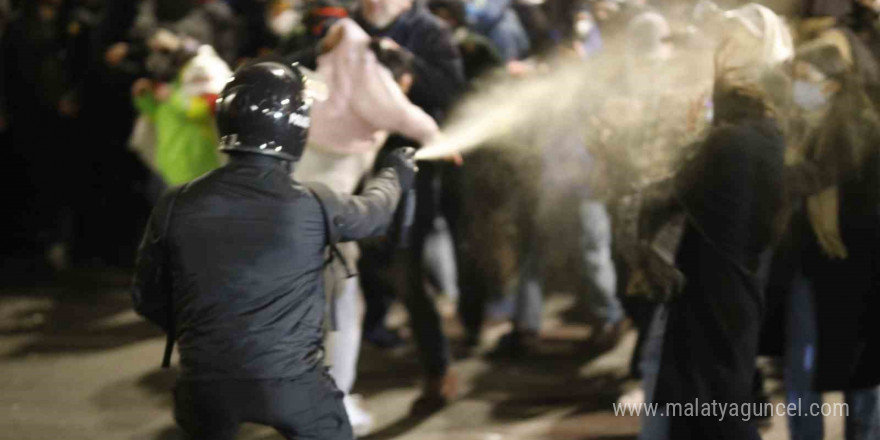 Gürcistan’da protestocularla polis arasında çatışma