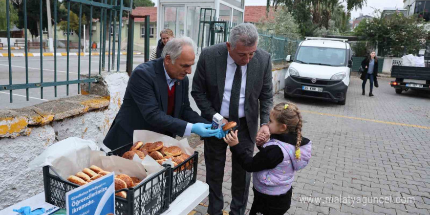 Güzelbahçe Belediyesi her gün bin 500 öğrenciye süt ve poğaça dağıtacak