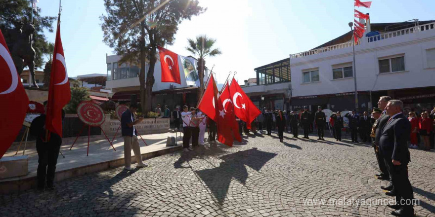 Güzelbahçe’de Ata’nın huzuruna çelenk sunuldu