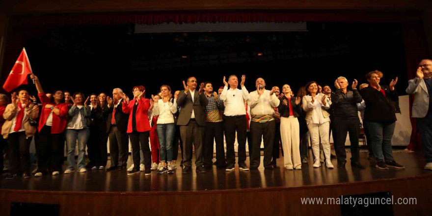 Güzelbahçe’de ‘Sen Cumhuriyet’ tiyatro oyunu sergilendi