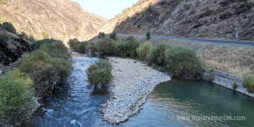 Habur Çayı’nda kartpostallık görüntüler