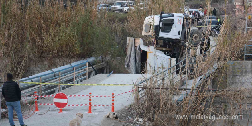 Hafriyat kamyonu geçtiği esnada köprü çöktü