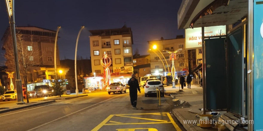 Hakkari Belediyesi’nden toplu taşıma duraklarına düzenleme