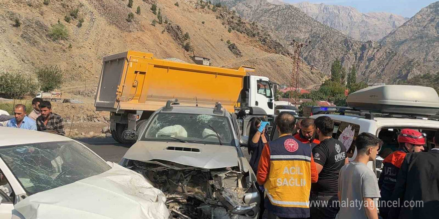 Hakkari-Çukurca kara yolunda kaza: 7 yaralı