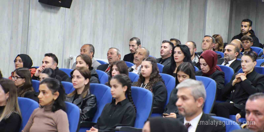 Hakkari’de 10 Kasım Atatürk’ü Anma Günü