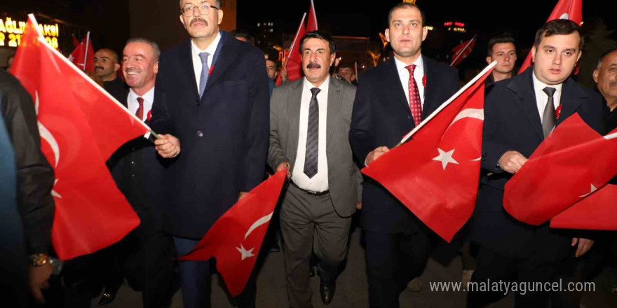 Hakkari’de 29 Ekim kortej yürüyüşüne yoğun ilgi