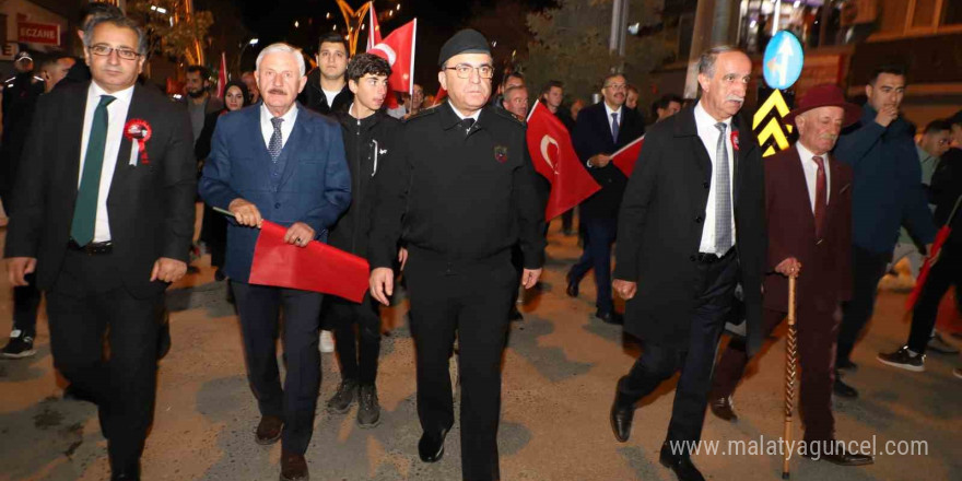 Hakkari’de 29 Ekim kortej yürüyüşüne yoğun ilgi