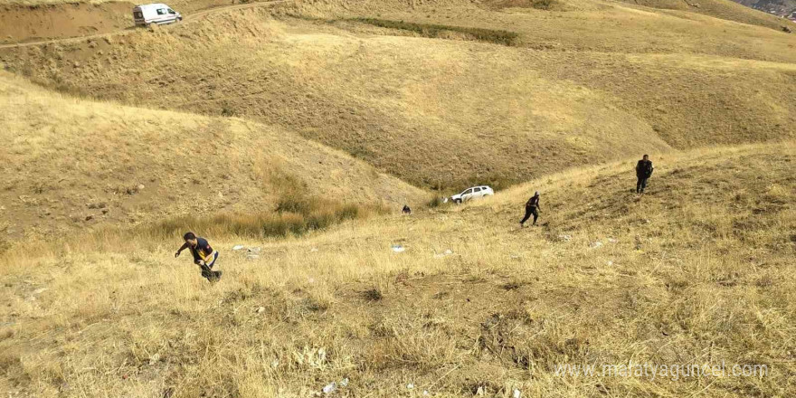 Hakkari’de araç şarampole yuvarlandı: 1 yaralı