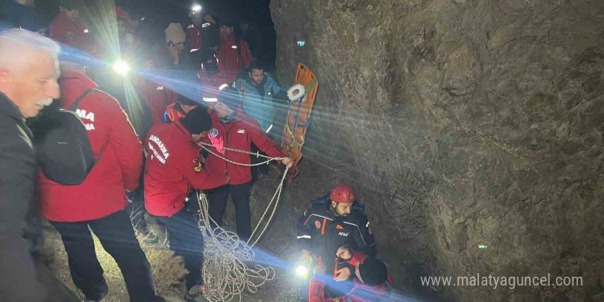 Hakkari’de arıcılık yapan adam dağdan düşerek hayatını kaybetti